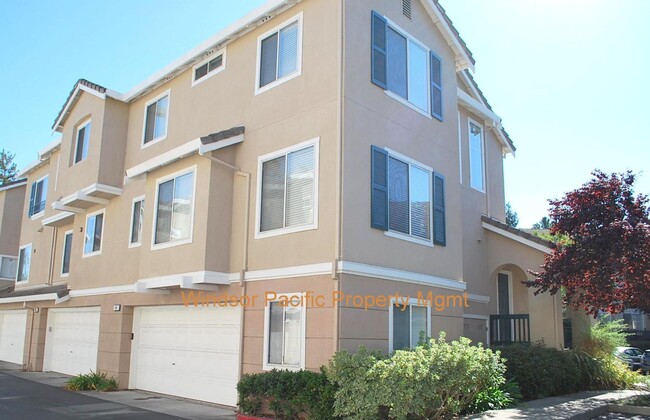 404 Skylark Ct in Danville, CA - Building Photo - Building Photo
