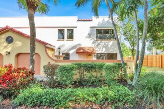 52 Uno Lago Dr in North Palm Beach, FL - Building Photo - Building Photo