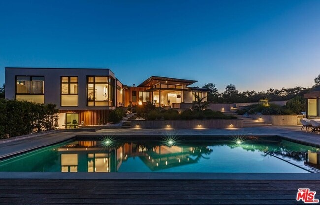 29201 Larkspur Ln in Malibu, CA - Building Photo - Building Photo