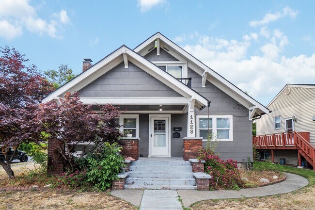 property at 1128 W Jackson Ave