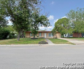 111 Grasmere Ct in San Antonio, TX - Building Photo