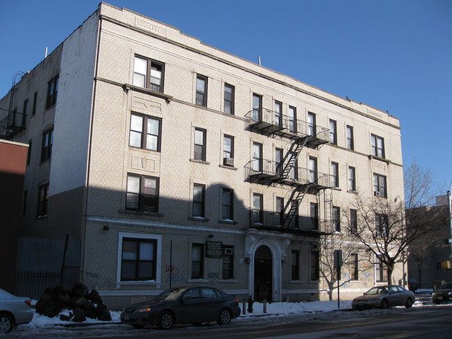 1767 Bedford Ave in Brooklyn, NY - Foto de edificio - Building Photo