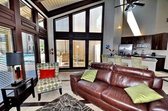 6910 Skillman St in Dallas, TX - Building Photo - Building Photo