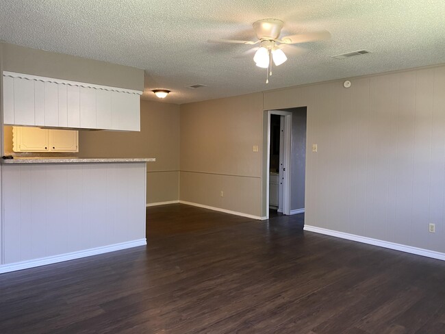 136 Meador Ln in Burleson, TX - Building Photo - Building Photo