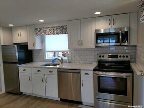 123 Joni Dr in West Sayville, NY - Building Photo - Building Photo