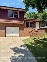 1607 Maiden Ln in St. Joseph, MI - Building Photo