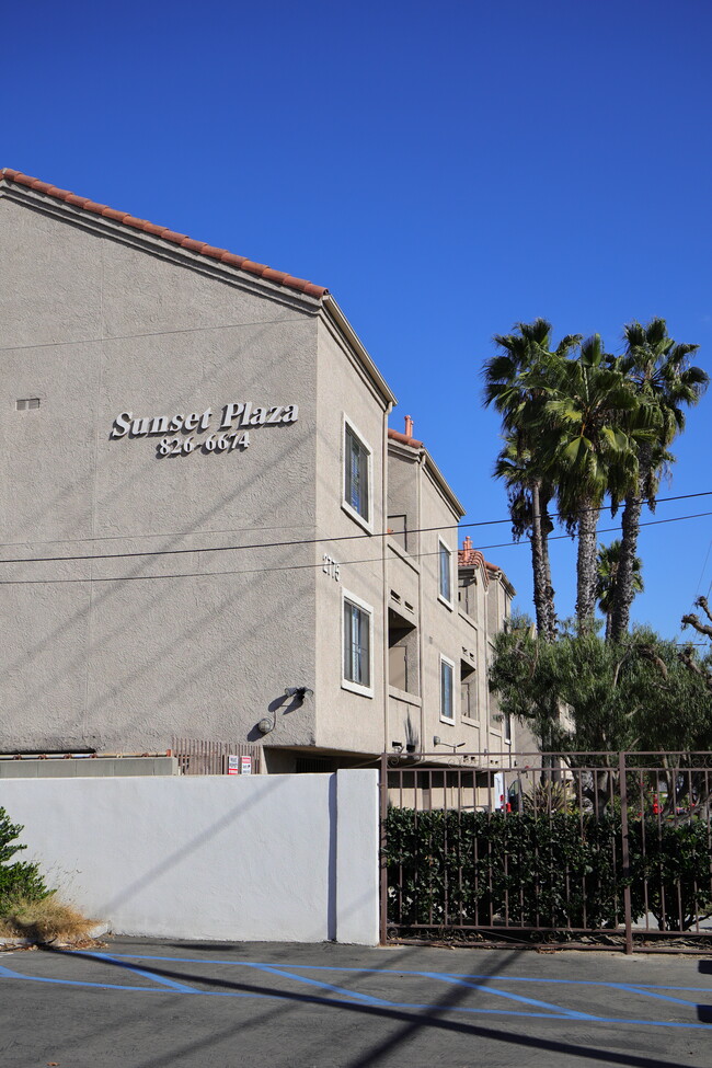 2771 W Ball Rd, Unit 1-201 in Anaheim, CA - Foto de edificio - Building Photo