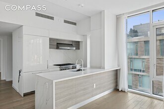 505-513 W 43rd St in New York, NY - Building Photo - Building Photo