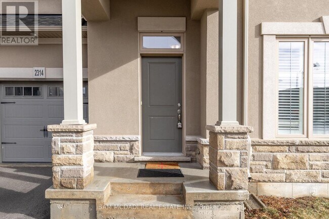 2314 Natasha Cir in Oakville, ON - Building Photo - Building Photo