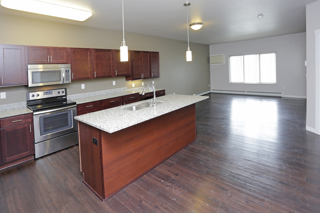 Shadow Bay Apartments in West Fargo, ND - Building Photo