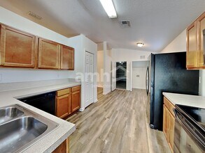 201 Marisco Way in Jacksonville, FL - Foto de edificio - Building Photo