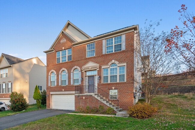 12910 Hallwood Pl in Fort Washington, MD - Foto de edificio - Building Photo