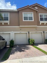 9080 Preston Pl in Tamarac, FL - Building Photo
