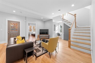 205 Mountain Ave in Malden, MA - Foto de edificio - Building Photo