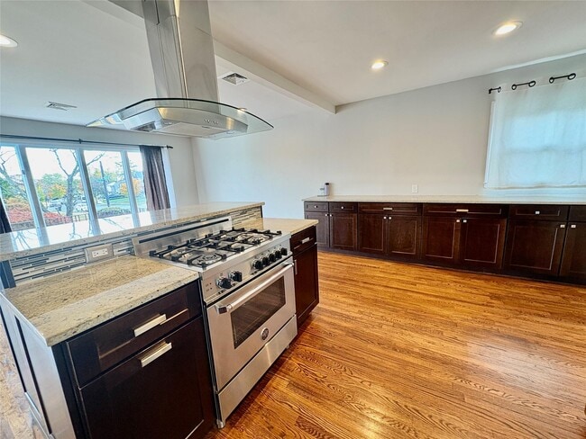 32 Garnet Ln in Plainview, NY - Building Photo - Building Photo