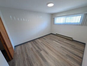 1213 N Indiana St, Unit 1A in Griffith, IN - Foto de edificio - Building Photo