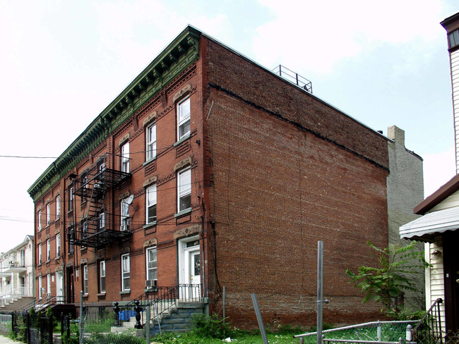 154 Union St in Jersey City, NJ - Building Photo - Building Photo