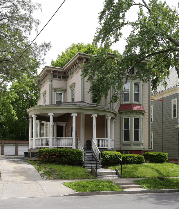 106 S Lake Ave in Albany, NY - Building Photo