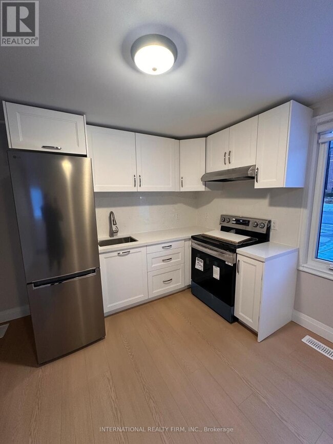 8326 Kipling Ave in Vaughan, ON - Building Photo - Building Photo