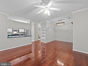 12120 Garden Ridge Ln, Unit 202 in Fairfax, VA - Building Photo - Building Photo