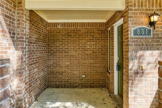 831 Summercreek Dr in Lewisville, TX - Building Photo - Building Photo