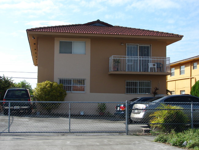 166 W 27th St in Hialeah, FL - Building Photo - Building Photo