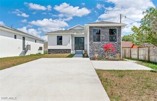 11671 Pawley Ave in Bonita Springs, FL - Building Photo