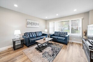 804 Willow St in Lake In The Hills, IL - Building Photo