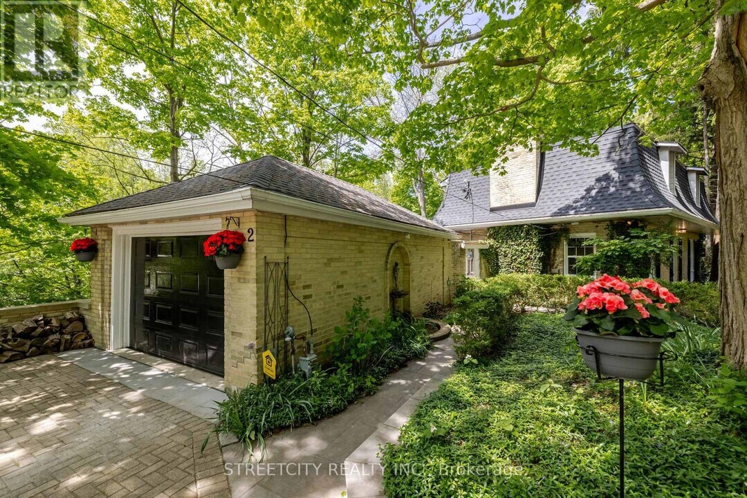 2 Grosvenor St in London, ON - Building Photo