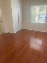 20534 Hartland St in Los Angeles, CA - Building Photo - Building Photo