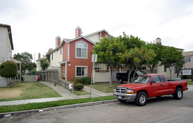 4425-4431 Illinois St in San Diego, CA - Foto de edificio - Building Photo