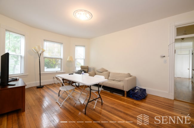 19 Trowbridge St in Cambridge, MA - Foto de edificio - Building Photo