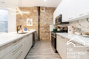 2741 W Division St, Unit 4f in Chicago, IL - Building Photo