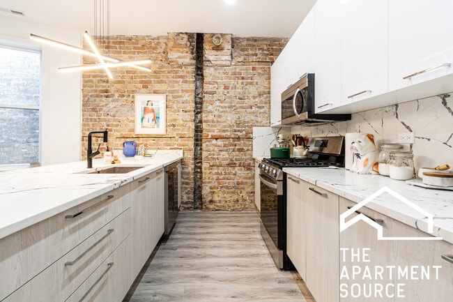 2741 W Division St, Unit 4f