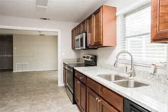 5171 SW 6th St in Margate, FL - Building Photo - Building Photo