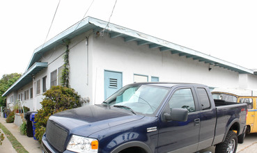 Loring Street Villas in Pacific Beach, CA - Building Photo - Building Photo