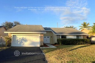 8211 NW 53rd St in Lauderhill, FL - Building Photo