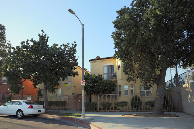 Windward Apartments in Los Angeles, CA - Building Photo - Building Photo