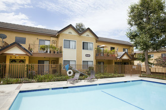 Monrovia Villas in Monrovia, CA - Foto de edificio - Building Photo