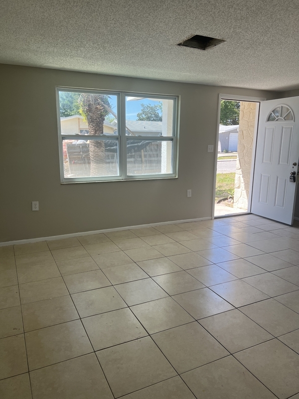 7401 King Arthur Dr in Port Richey, FL - Building Photo - Building Photo