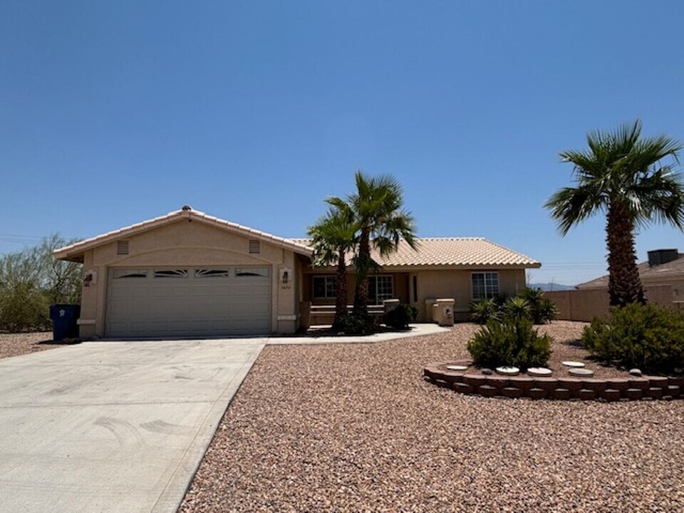 3696 Monterey Dr in Lake Havasu City, AZ - Building Photo