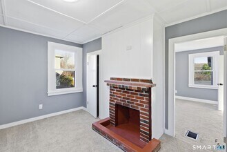 76 Skinner St in East Hampton, CT - Building Photo - Building Photo