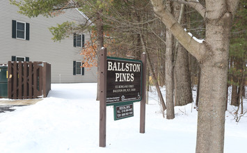 Ballston Pines in Ballston Spa, NY - Foto de edificio - Building Photo