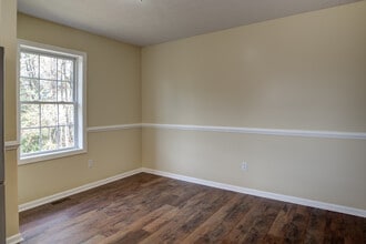 216 Windsor Ct in Hendersonville, NC - Building Photo - Building Photo