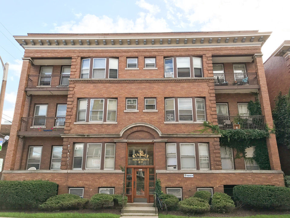 Stanley Apartments in Milwaukee, WI - Foto de edificio