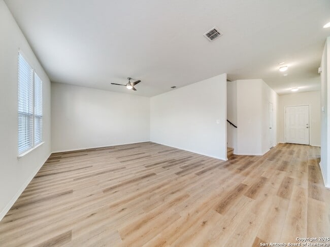 7695 Pecos Rdg in Boerne, TX - Foto de edificio - Building Photo