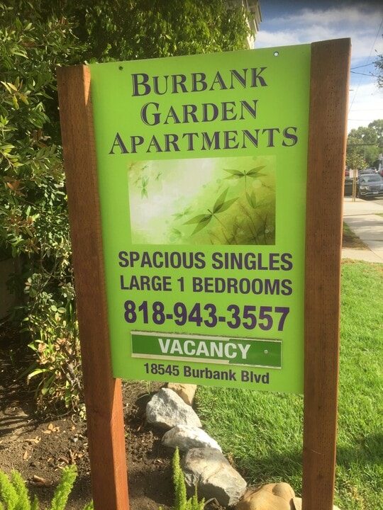 18545 Burbank Blvd Photo