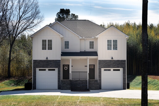 555 Dallas Rd in Greenville, SC - Building Photo - Building Photo