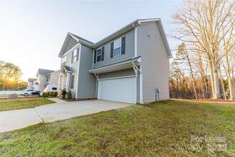 7160 Rolling Hills Dr in Sherrills Ford, NC - Building Photo - Building Photo