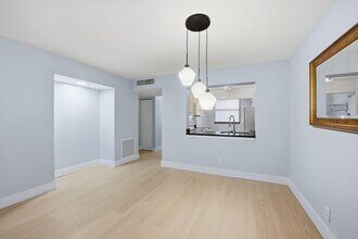 2070 Homewood Blvd in Delray Beach, FL - Building Photo - Building Photo